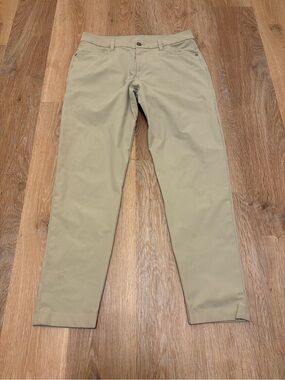 Lululemon ABC Pants Men’s 30 Khaki Tan Slim Straight Commission Style Chino